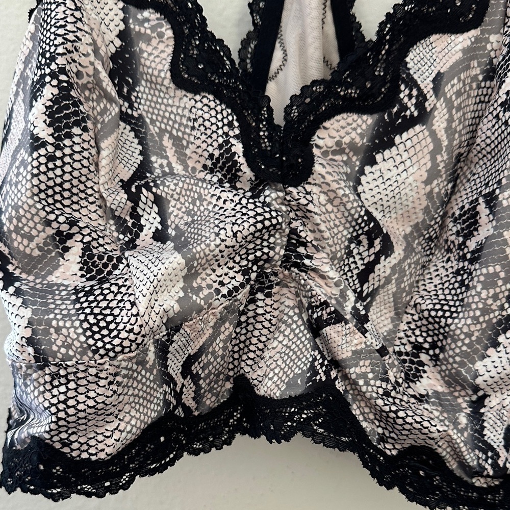 Elegant Snake Print Bralette with Black Lace - Picture 2 of 6